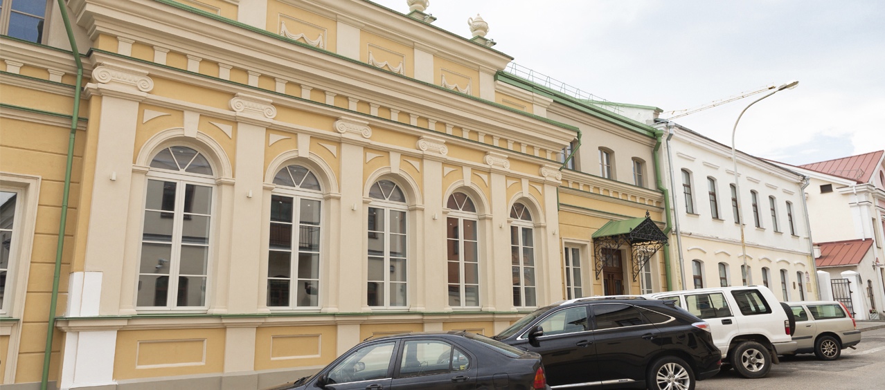 Rakovskaya 的展览厅，17